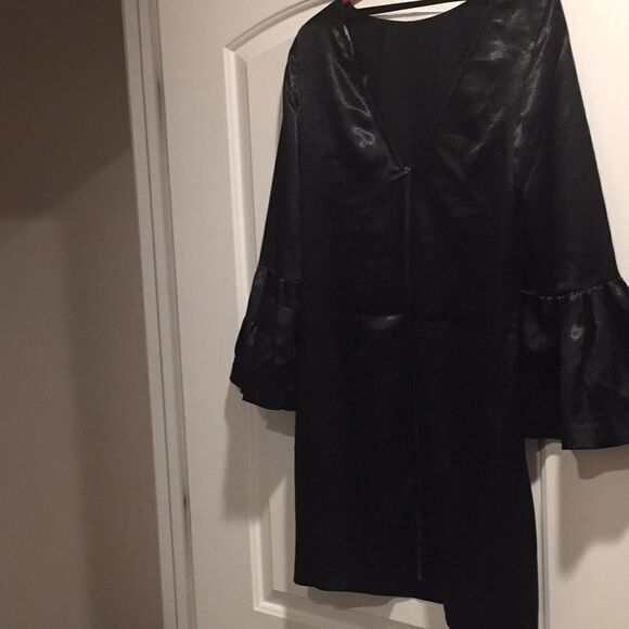 🎉1 hr sale🎉Armani exchange satin bell sleeve Dr - Picture 3 of 7